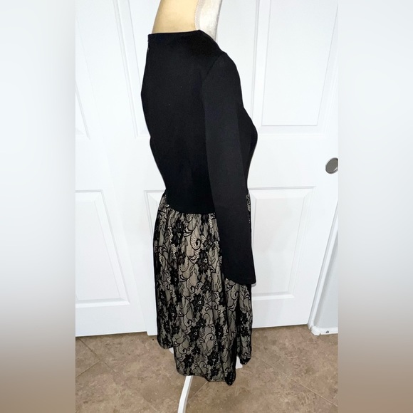 $5 BEAUTIFUL BLACK LACE DRESS SIZE MED. $5 WHEN BUNDLED - Picture 4 of 8